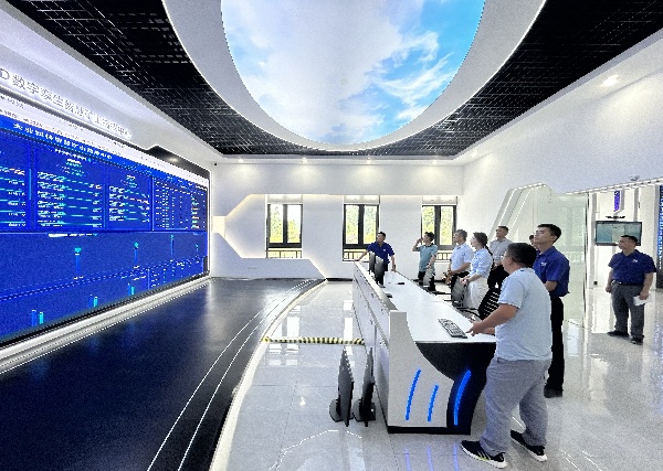 2024.07.09   重慶市應(yīng)急管理局黨委委員、副局長鄒瑜一行蒞臨大業(yè)礦山檢查指導(dǎo)_1.jpg